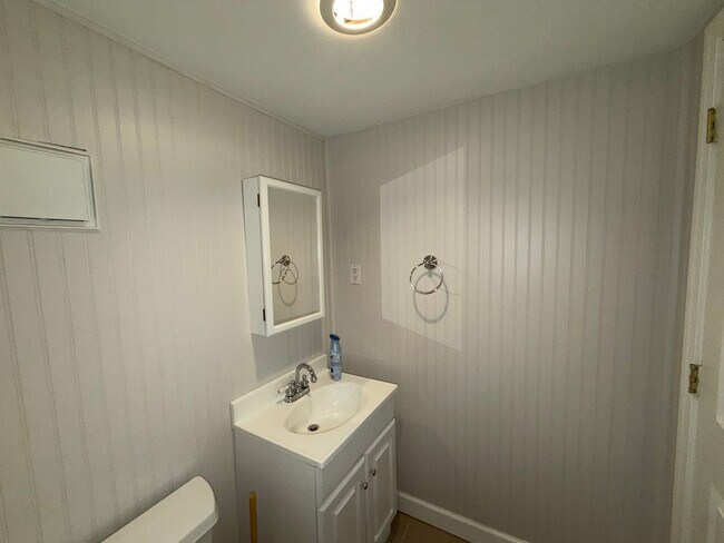 Building Photo - 421 Cannonbury Dr