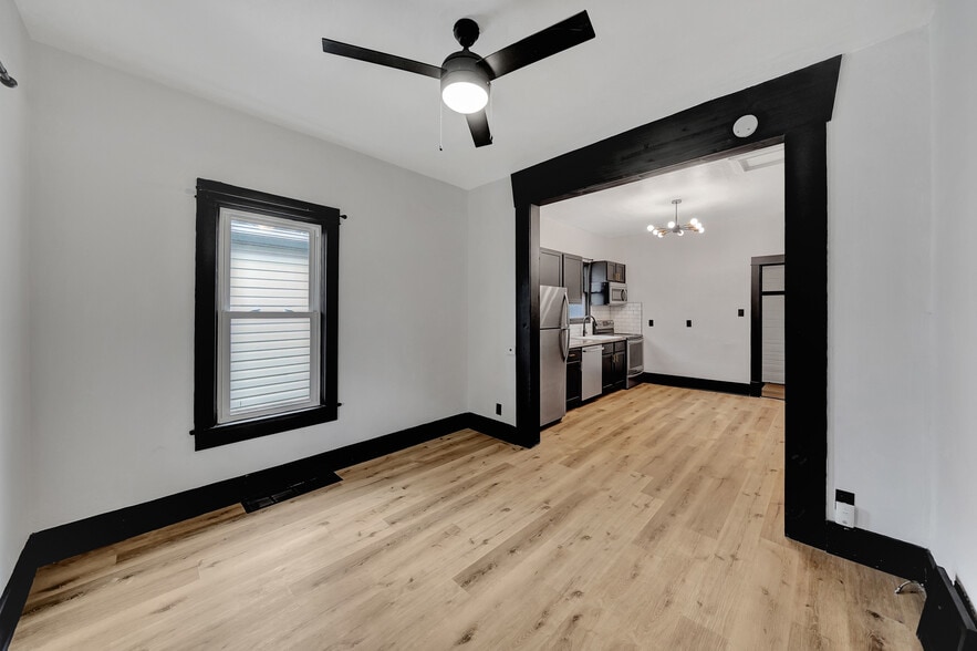 Building Photo - 705 New Hampshire St