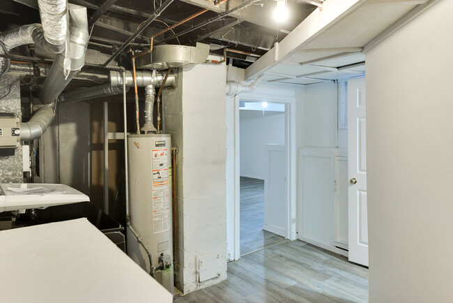 Building Photo - 830 S 50th St