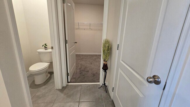 Building Photo - Beautiful 4 Bedroom, 2 bath home is Availa...