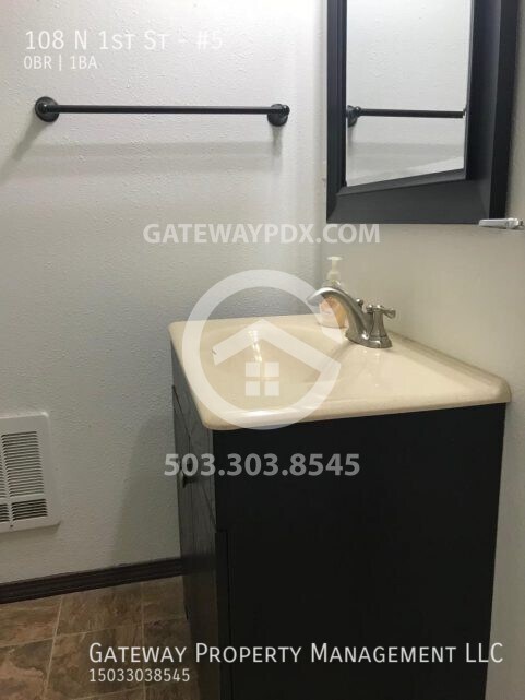 Building Photo - 108 N 1st St