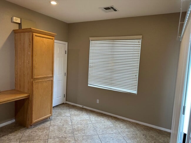 Building Photo - Single story town home with 3 bedrooms and 2 bath in Summerlin