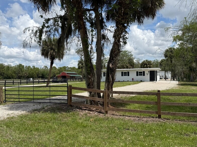 Building Photo - 1818 Richards St