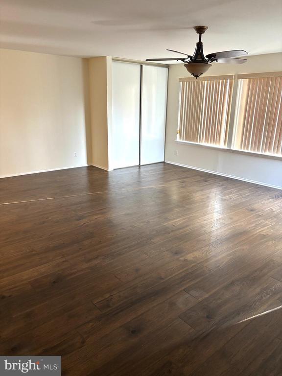 Building Photo - 1812 Hickory Cir