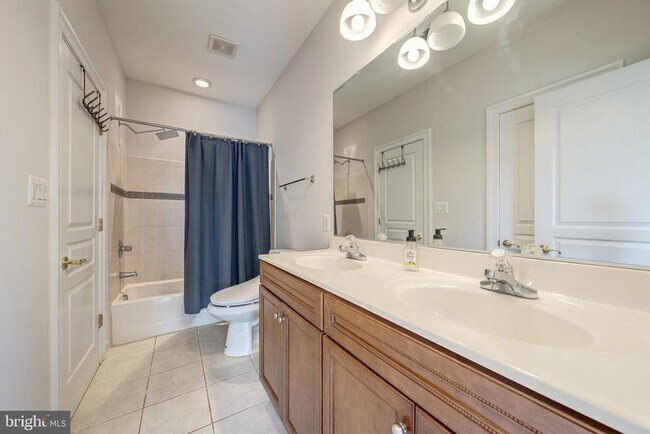 Building Photo - 18852 Ridgeback Ct