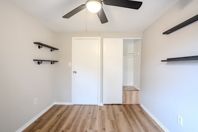 Building Photo - 8505 Castlemill Cir