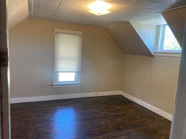 Building Photo - 162 W 19th St