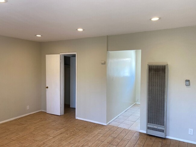 Building Photo - 220 W Spazier Ave