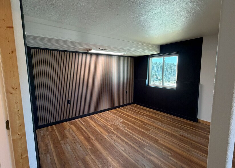 Building Photo - 61 Muskrat Lake Vw