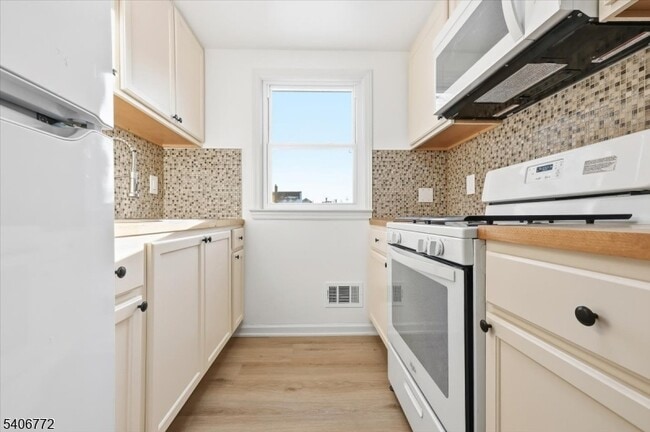 Building Photo - 88 Mitchell St