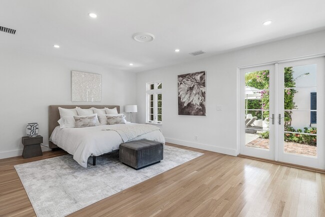 Building Photo - 306 Cordova Rd