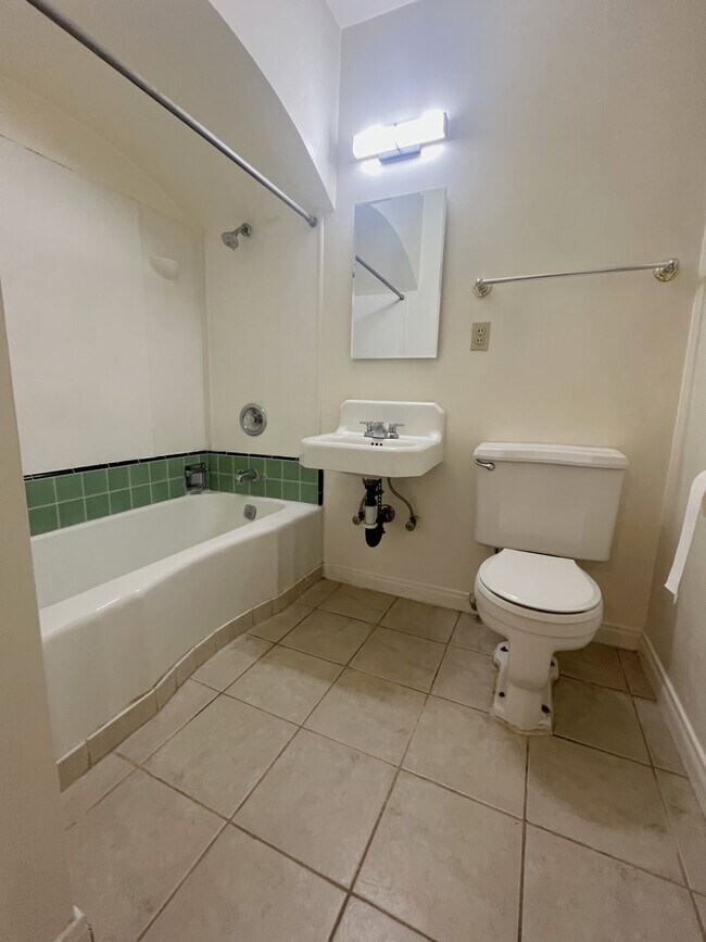 Building Photo - 11414 Loma Vista Dr