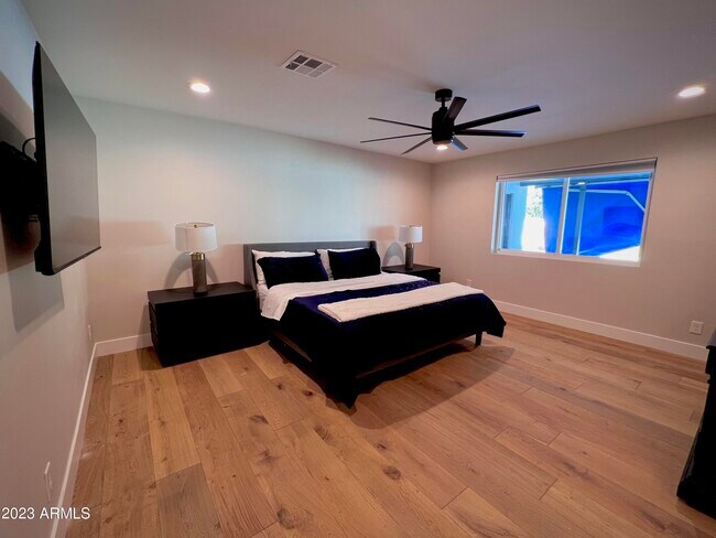 Building Photo - 3318 E Onyx Ave