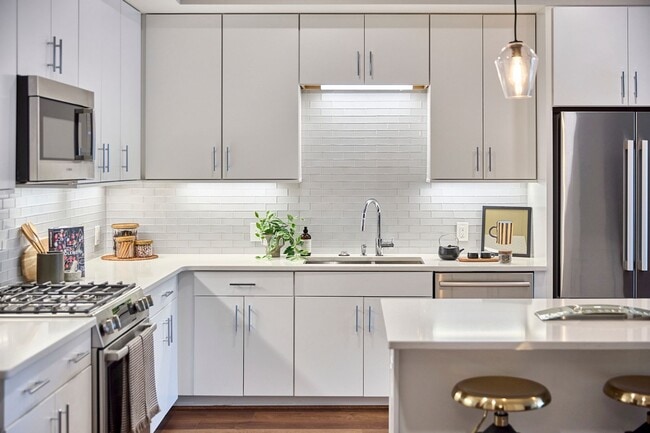 Building Photo - Condo in the Heart of Downtown Durham | Private Terrace + Amenities