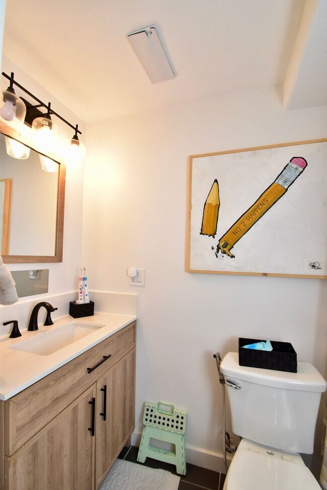 Building Photo - Newly Remodeled 4 Bedroom 2 Bath Home in Salt Lake City!!