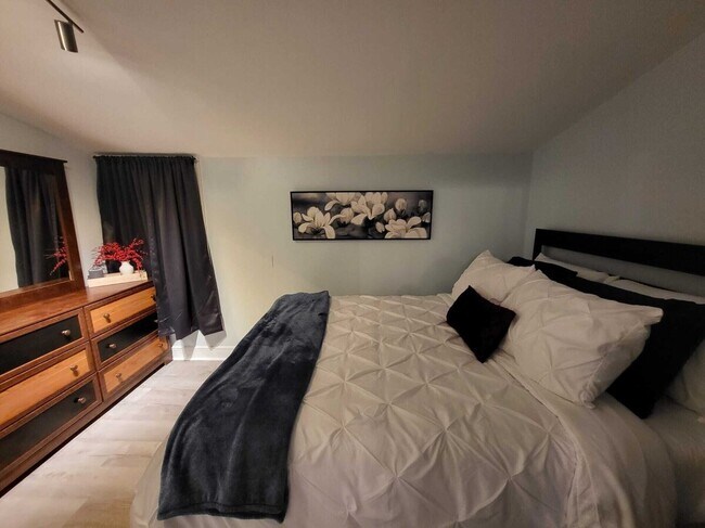 Building Photo - 4010 Laurel St