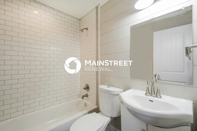 Building Photo - 3 Bedroom Pet-Friendly Home in ST CHARLES, MO with Main Street Renewal