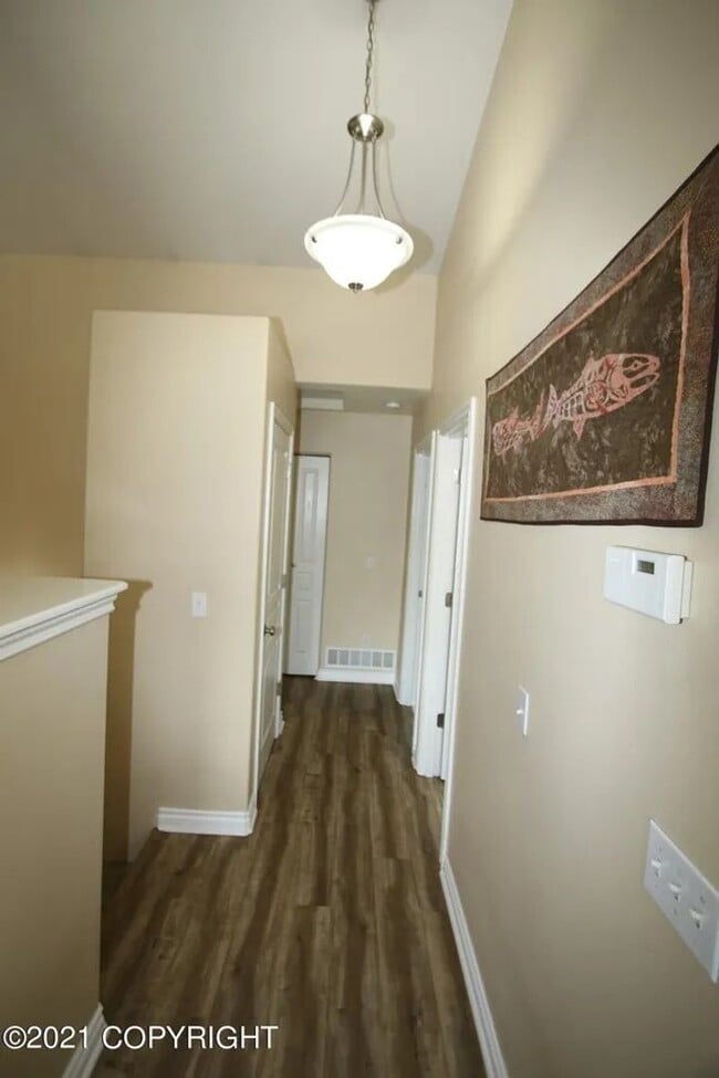 Building Photo - 3 Bedroom South Anchorage Townhouse!