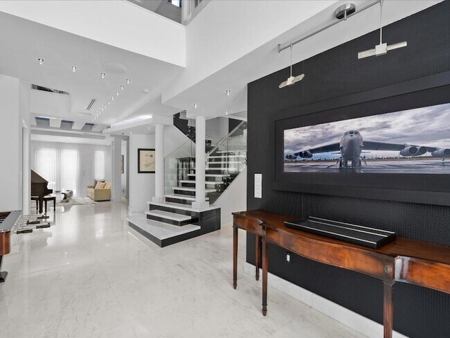 Building Photo - 3917 S Le Jeune Rd