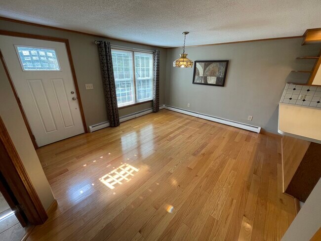 Building Photo - 27 St James Pl