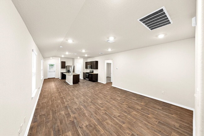 Building Photo - Charming 3-Bed 2 Bath Oasis with Amazing Amenities