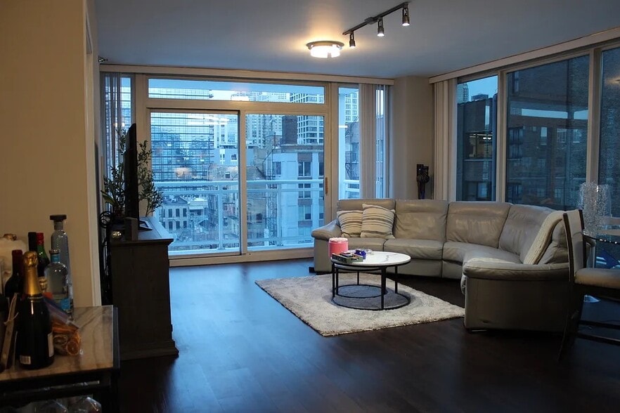 Building Photo - 757 N Orleans St