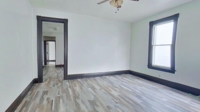 Building Photo - 6-7 Calihan Park