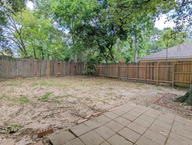 Building Photo - 3815 Maple Dr
