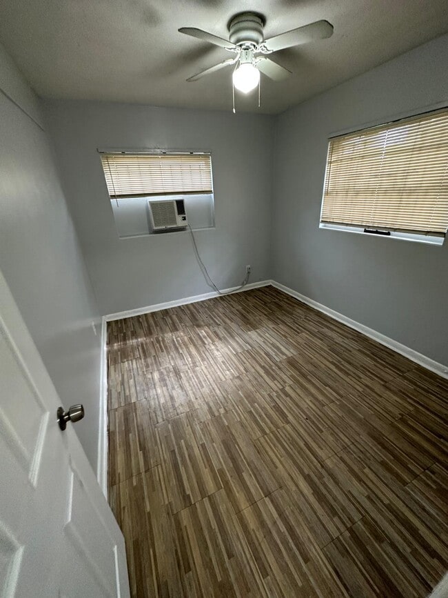 Building Photo - 2845 W 6th St