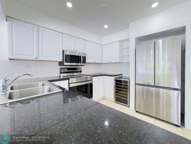 Building Photo - 928 Orange Isle