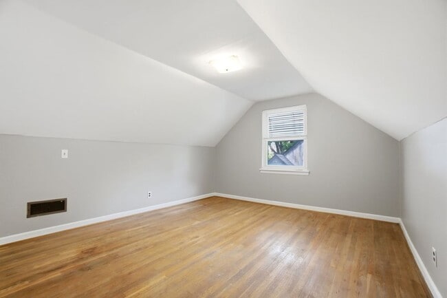 Building Photo - 3267 Walmar Dr
