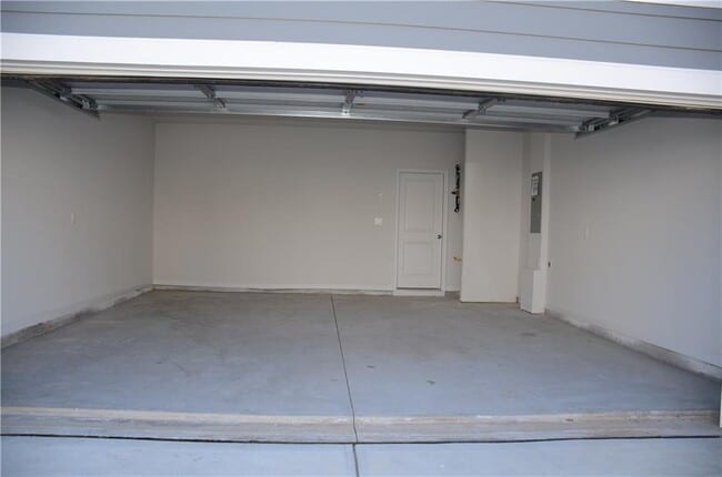 Building Photo - 1121 Pt Pl Dr