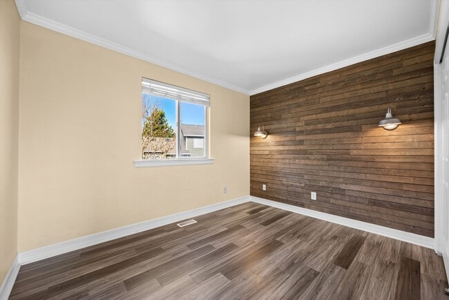 Building Photo - 5401 N Wagonwheel Trail