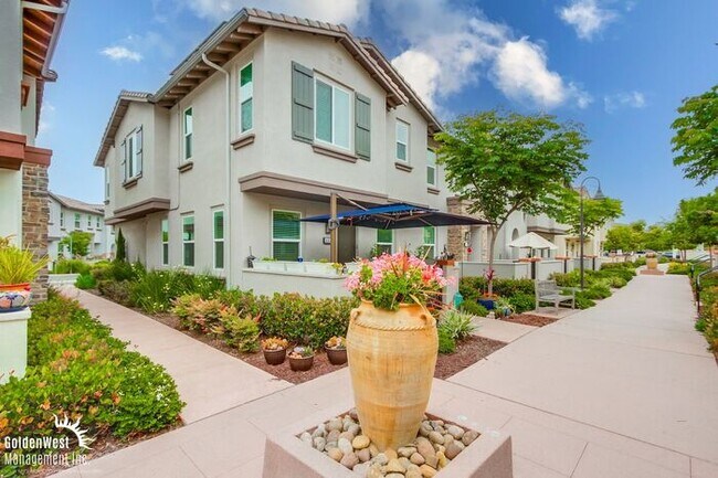 Building Photo - Stunning 3Bdm 2.5Ba Townhouse in Gated Com...