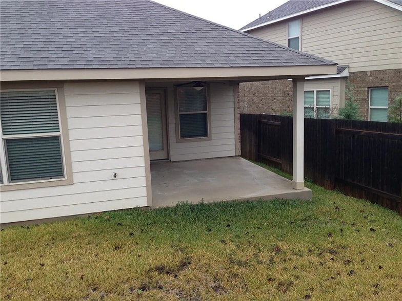 Building Photo - 1921 Autumn Run Ln