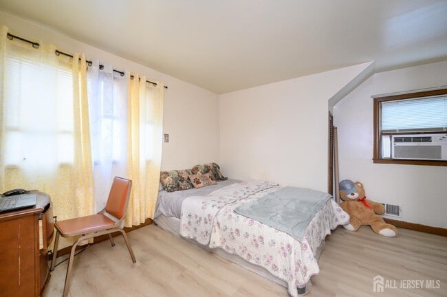 Building Photo - 1 Ovington Ave