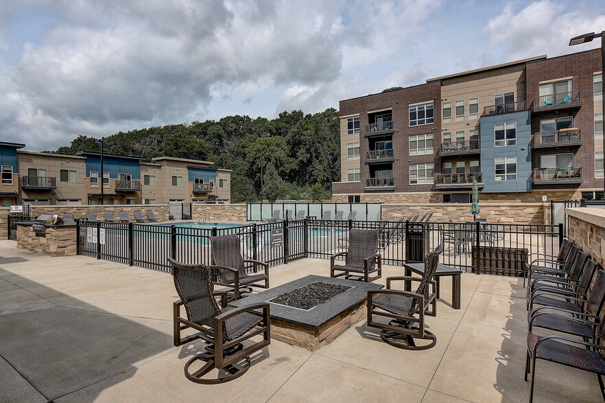 Fire Pit & Patio - The Reef Apartments