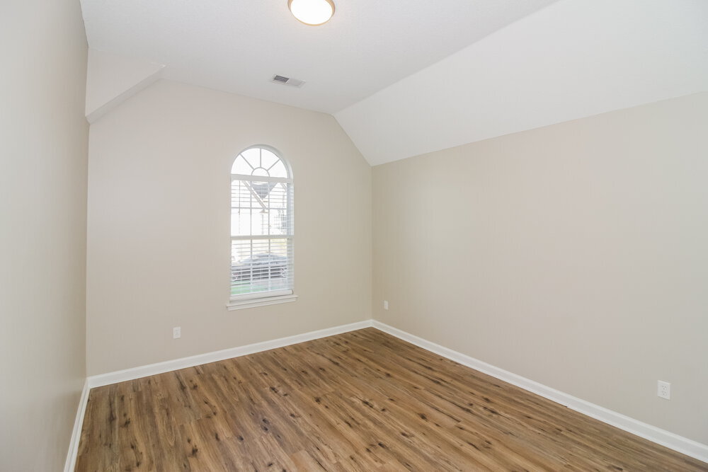 Building Photo - 1125 Red Fern Cir W