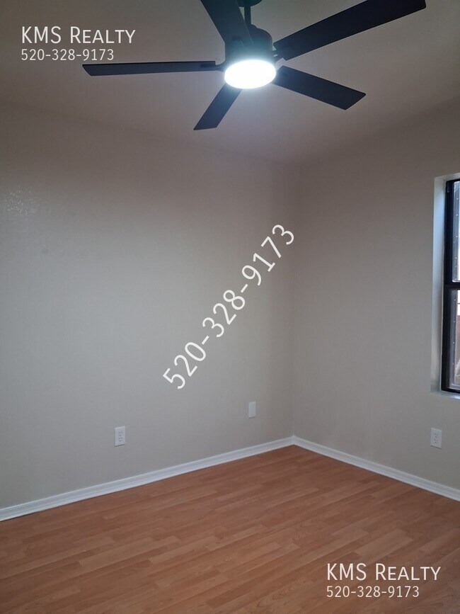 Building Photo - 2867 N Tolman Dr