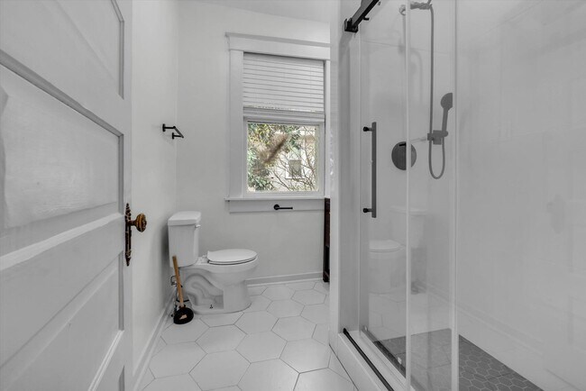 Building Photo - 2031 Central Ave