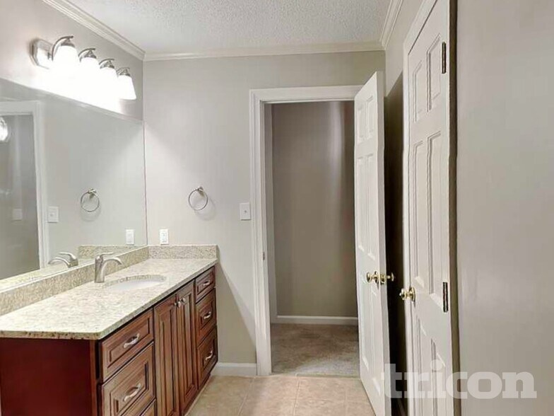 Building Photo - 2855 Dellinger Dr