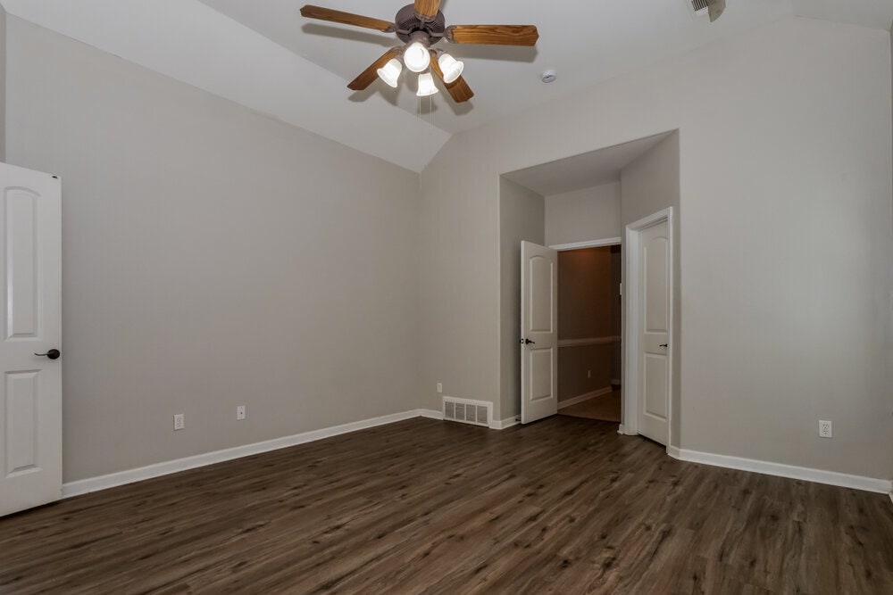 Building Photo - 450 Garden Springs Dr
