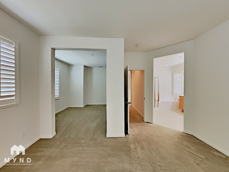 Building Photo - 1529 Bath Ave