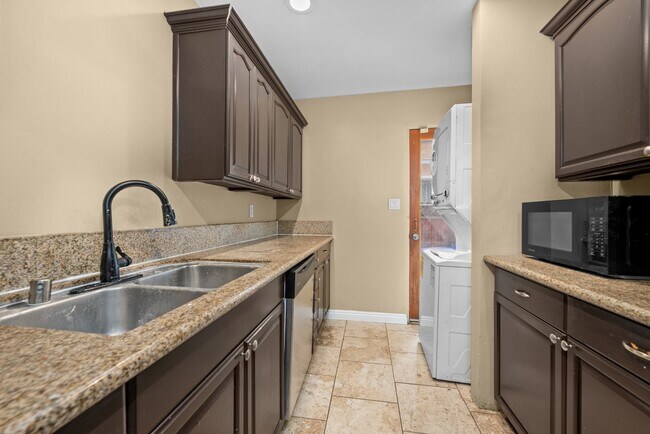 Building Photo - 6233-6235 Dorothy Dr