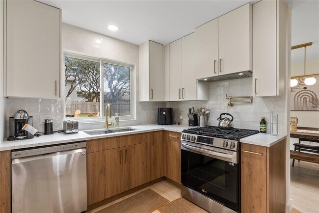 Building Photo - 1703 Kimmerling Ln