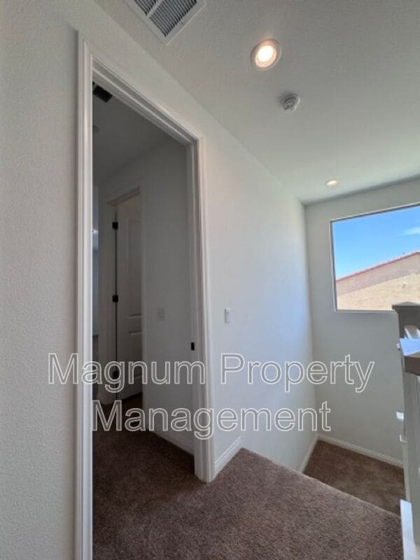 Building Photo - 25181 Desert Sage Dr