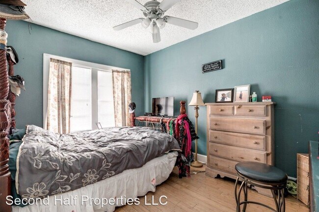 Building Photo - 3 br, 1 bath House - 950 8th Ave S