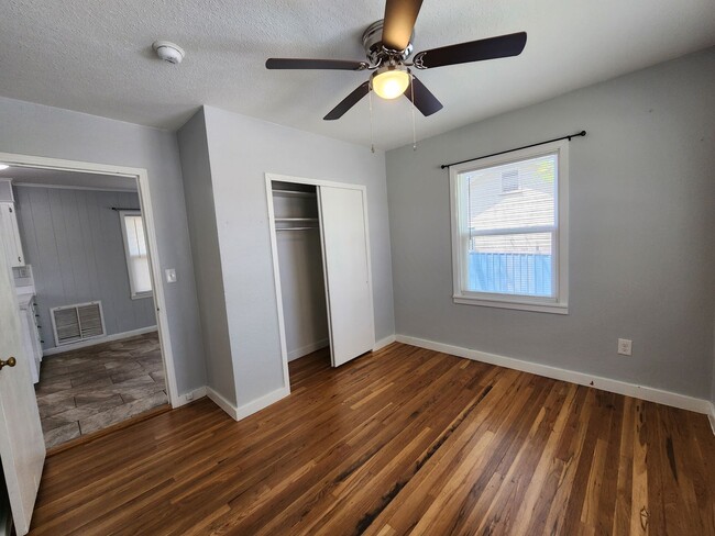 Building Photo - 3/1 Charmer in West Lampasas