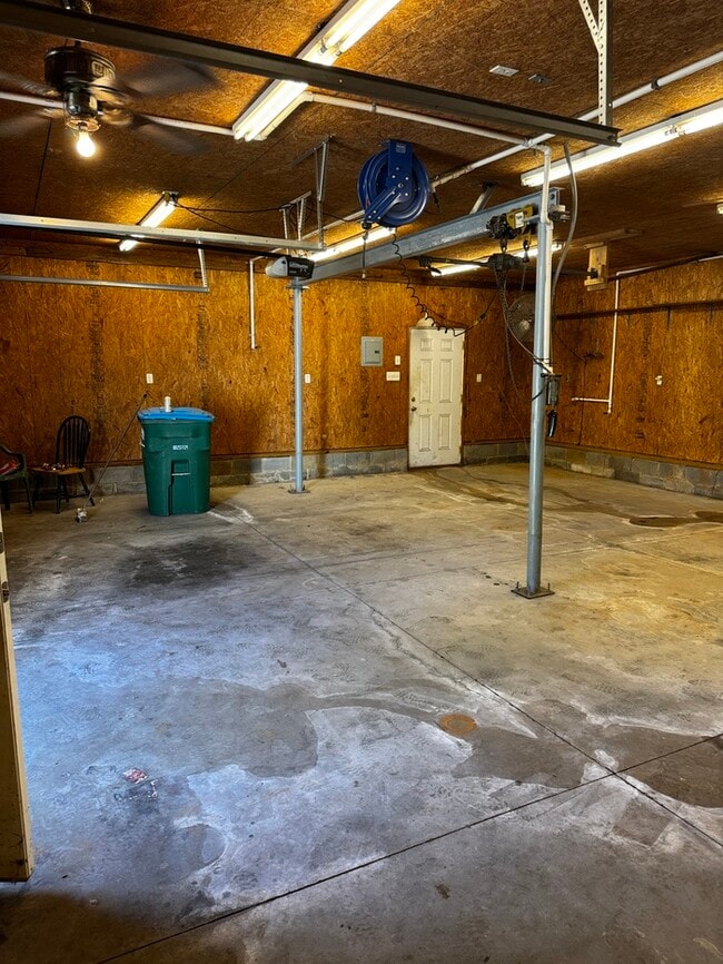 Building Photo - 5667 Turner Dr