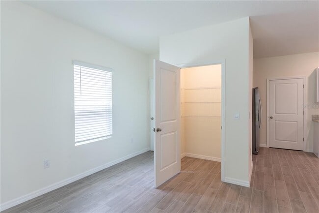 Building Photo - 4807 SW 51st Dr